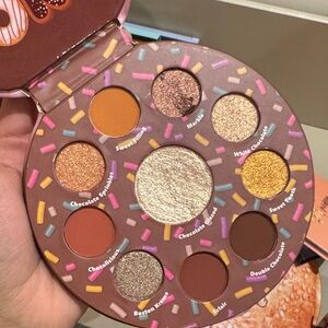 Glamlite Donut Eyeshadow Palette
